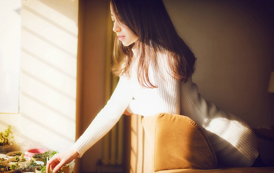 从容不迫的举止，比起咄咄逼人的态度，更能令人心折。——三毛《亲爱的三毛》